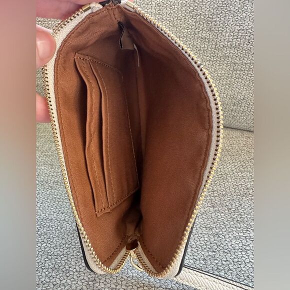 Coach Corner Zip Wristlet in Pearl Patent Leather - Picture 3 of 6